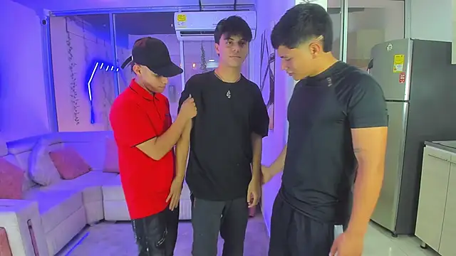 Snapshot of Houseofwarrios chatting on 12-14-25, 05:35 Houseofwarrios online show from 12-14-25, 05:35