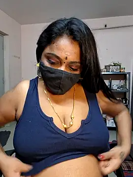 Snapshot of queendivya chatting on 06-24-26, 01:54 queendivya online show from 06-24-26, 01:54