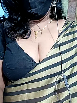 Snapshot of Maithili18 chatting on 11-26-25, 01:06 Maithili18 online show from 11-26-25, 01:06