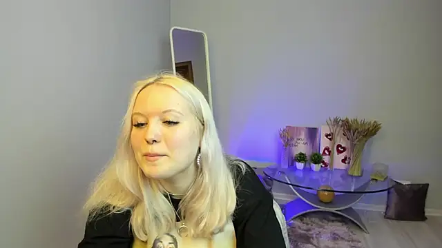 Snapshot of RoseThomas_ chatting on 09-25-25, 02:32 RoseThomas online show from 09-25-25, 02:32