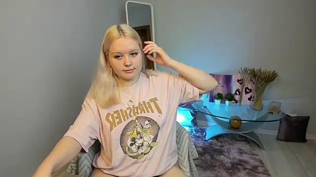 Snapshot of RoseThomas_ chatting on 09-28-25, 05:35 RoseThomas online show from 09-28-25, 05:35