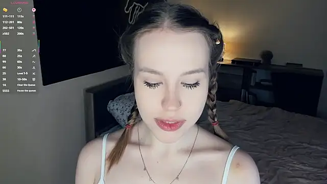 Snapshot of MaliaBourraine chatting on 12-14-25, 07:03 MaliaBourraine online show from 12-14-25, 07:03