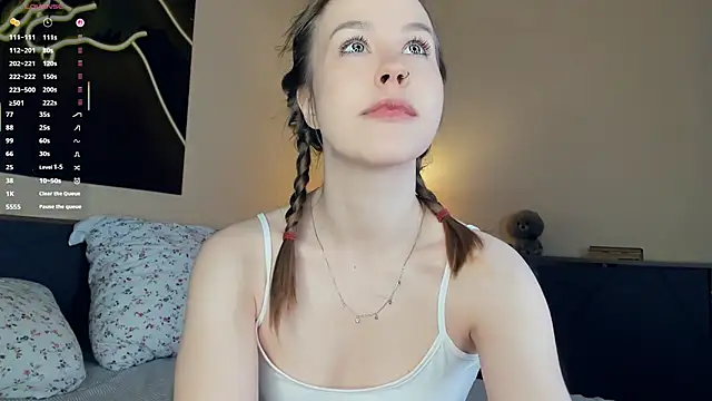 Snapshot of MaliaBourraine chatting on 12-15-25, 07:12 MaliaBourraine online show from 12-15-25, 07:12