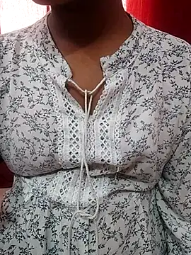 Snapshot of pari_rani7 chatting on 10-31-25, 03:40 pari rani7 online show from 10-31-25, 03:40