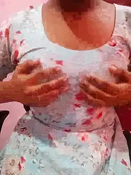 Snapshot of pari_rani7 chatting on 11-08-25, 04:23 pari rani7 online show from 11-08-25, 04:23