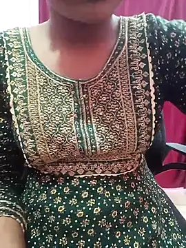 Snapshot of pari_rani7 chatting on 11-18-25, 03:45 pari rani7 online show from 11-18-25, 03:45