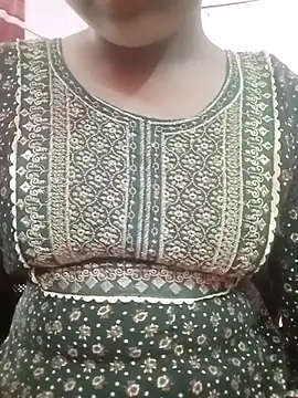 Snapshot of pari_rani7 chatting on 11-21-25, 05:28 pari rani7 online show from 11-21-25, 05:28