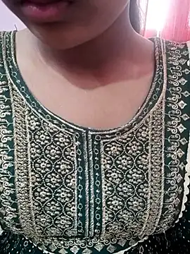 Snapshot of pari_rani7 chatting on 11-24-25, 03:39 pari rani7 online show from 11-24-25, 03:39