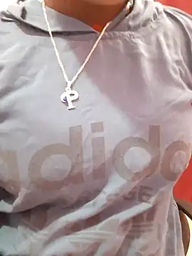 Snapshot of pari_rani7 chatting on 12-15-25, 04:06 pari rani7 online show from 12-15-25, 04:06