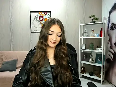 Snapshot of EllaClarke chatting on 03-28-26, 10:26 EllaClarke online show from 03-28-26, 10:26