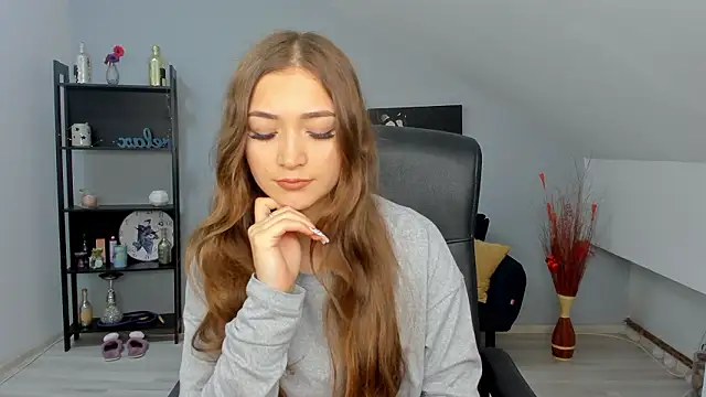 Snapshot of EllaClarke chatting on 03-31-26, 10:15 EllaClarke online show from 03-31-26, 10:15