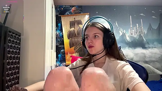 Elira Breeze online show from 04-23-26, 12:40