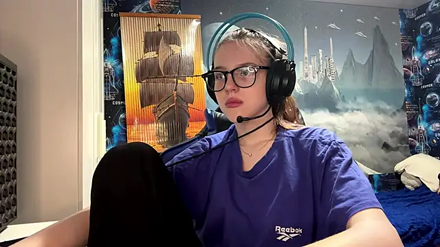 Elira Breeze online show from 06-29-26, 01:22