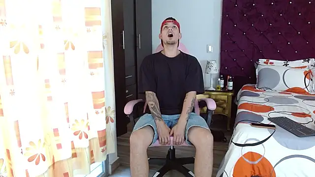 BooyHott  online show from 10-24-25, 07:32