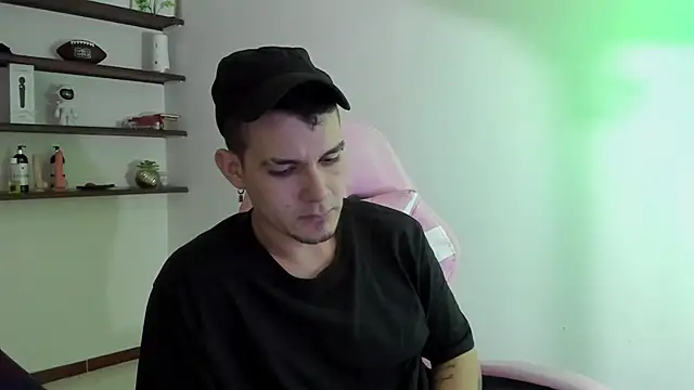 BooyHott  online show from 12-17-25, 09:43