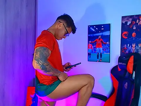 Snapshot of evan_greey chatting on 10-16-25, 04:24 evan greey online show from 10-16-25, 04:24