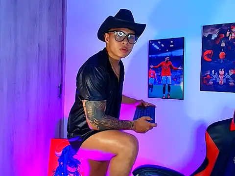 Snapshot of evan_greey chatting on 10-31-25, 01:06 evan greey online show from 10-31-25, 01:06