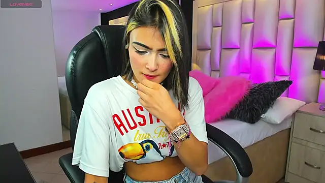 LuisaJonnes  online show from 11-06-25, 03:24