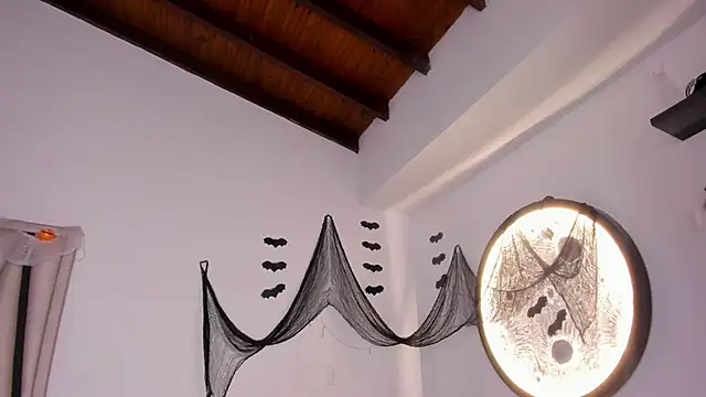 Isabella-Rosssi online show from 10-19-25, 05:02