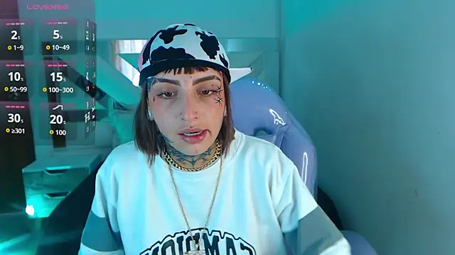 Gyal 8  online show from 10-24-25, 07:43