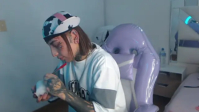 Gyal 8  online show from 11-06-25, 03:29