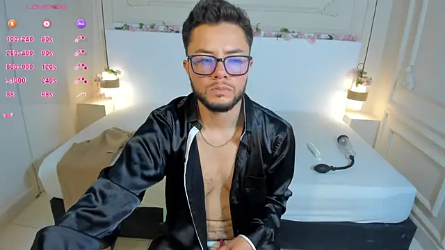 Snapshot of LandonRush5 chatting on 09-22-25, 07:54 LandonRush5 online show from 09-22-25, 07:54