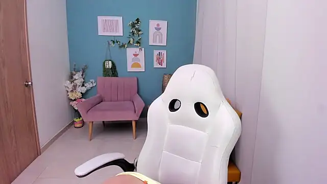 Snapshot of Victoria_Jonnesss chatting on 11-04-25, 11:42 Victoria Jonnesss online show from 11-04-25, 11:42