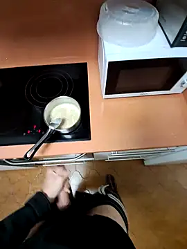 Snapshot of mecumming2 chatting on 10-06-25, 11:02 mecumming2 online show from 10-06-25, 11:02