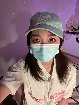 Snapshot of fioralba chatting on 10-11-25, 05:00 fioralba online show from 10-11-25, 05:00