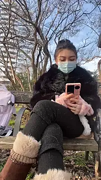 Snapshot of fioralba chatting on 12-15-25, 12:31 fioralba online show from 12-15-25, 12:31