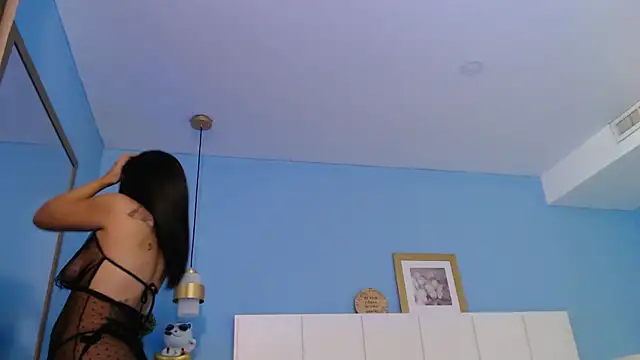 Snapshot of PenelopeBond chatting on 09-26-25, 01:04 PenelopeBond online show from 09-26-25, 01:04