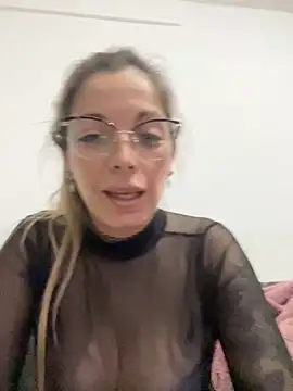 Snapshot of julietacollins11 chatting on 09-23-25, 04:43 julietacollins11 online show from 09-23-25, 04:43