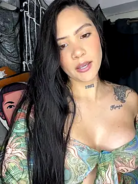 Snapshot of liahouses chatting on 10-26-25, 01:11 liahouses online show from 10-26-25, 01:11