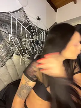 Snapshot of liahouses chatting on 10-27-25, 11:20 liahouses online show from 10-27-25, 11:20