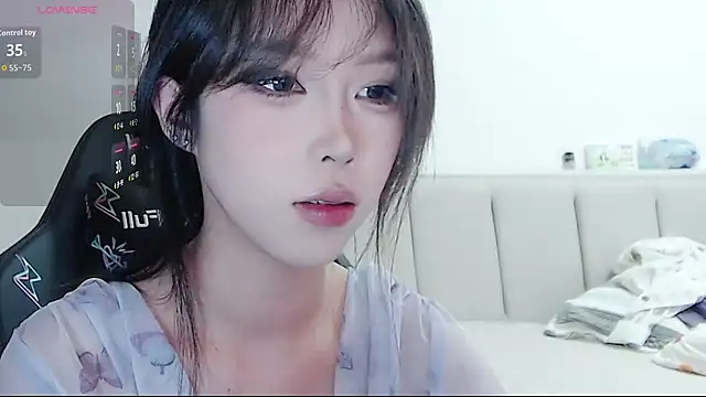 Snapshot of Puppy-12 chatting on 11-15-25, 10:01 Puppy-12 online show from 11-15-25, 10:01