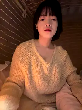 Snapshot of Tramy_xx chatting on 10-14-25, 02:12 Tramy xx online show from 10-14-25, 02:12