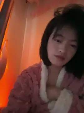 Snapshot of Tramy_xx chatting on 03-16-26, 06:17 Tramy xx online show from 03-16-26, 06:17