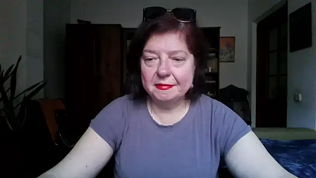 Snapshot of Violet_Pulse chatting on 04-25-26, 01:41 Violet Pulse online show from 04-25-26, 01:41