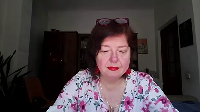 Snapshot of Violet_Pulse chatting on 06-20-26, 07:22 Violet Pulse online show from 06-20-26, 07:22
