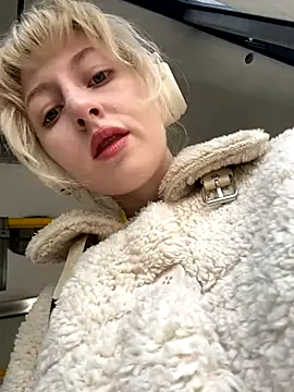 RonnieKiss online show from 10-23-25, 02:55