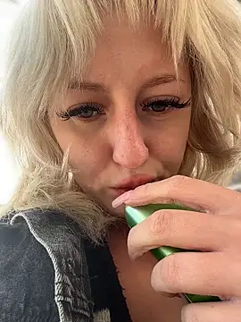 RonnieKiss online show from 04-10-26, 06:29