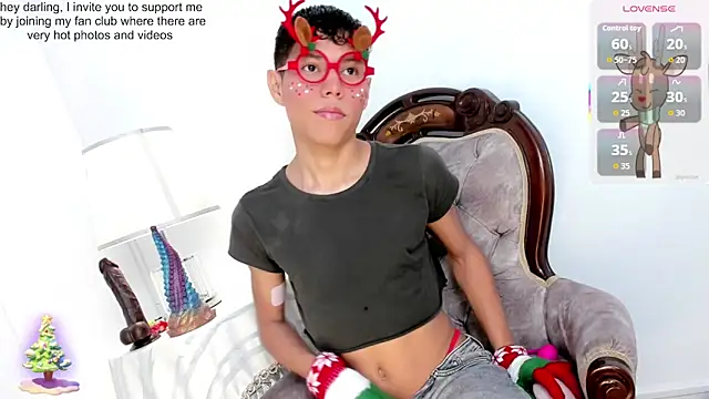 Snapshot of Little_liam chatting on 12-19-25, 11:34 Little liam online show from 12-19-25, 11:34