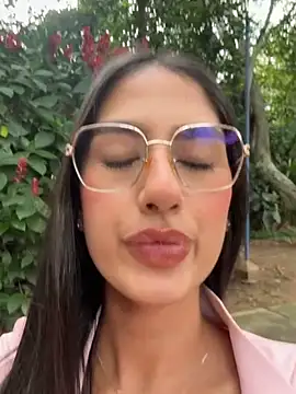 Julieta Duque online show from 12-17-25, 07:42