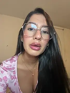 Snapshot of Julieta_Duque chatting on 06-10-26, 02:34 Julieta Duque online show from 06-10-26, 02:34