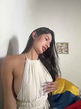 Snapshot of Julieta_Duque chatting on 06-19-26, 03:55 Julieta Duque online show from 06-19-26, 03:55