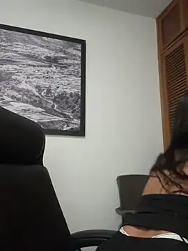 Snapshot of Julieta_Duque chatting on 06-24-26, 04:22 Julieta Duque online show from 06-24-26, 04:22