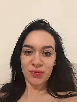 Snapshot of AlessiaVoss chatting on 12-17-25, 05:41 AlessiaVoss online show from 12-17-25, 05:41