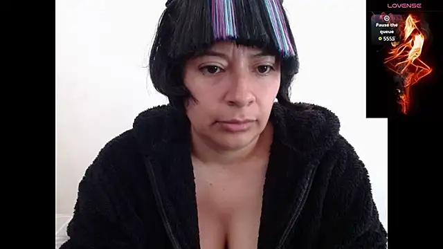 Acelinrose online show from 11-22-25, 01:32