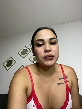 Snapshot of FOX_LATINA chatting on 06-28-26, 04:07 FOX LATINA online show from 06-28-26, 04:07