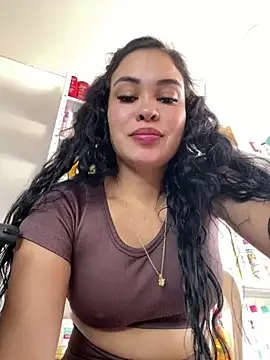 Snapshot of FOX_LATINA chatting on 07-17-26, 09:30 FOX LATINA online show from 07-17-26, 09:30
